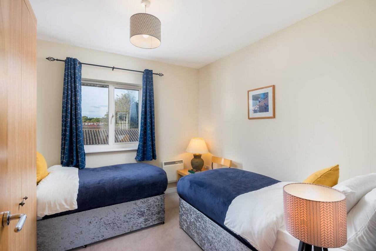 Cozy 2 Bed Flat Walking Distance From Excel Londra